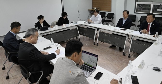 처음 마주 앉은 의사·정부·환자… “의료개혁 상설기구 만들자”